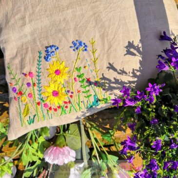Coussin brodé « dmc »