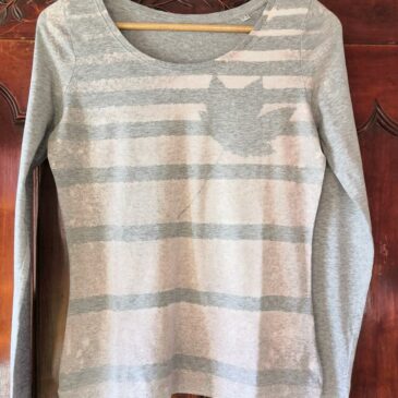 Tee-shirt tie and dye : rayures et feuilles