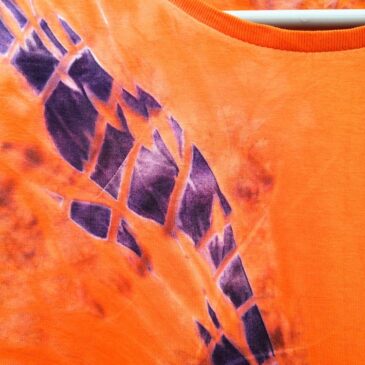 Tie dye sur tee-shirt orange